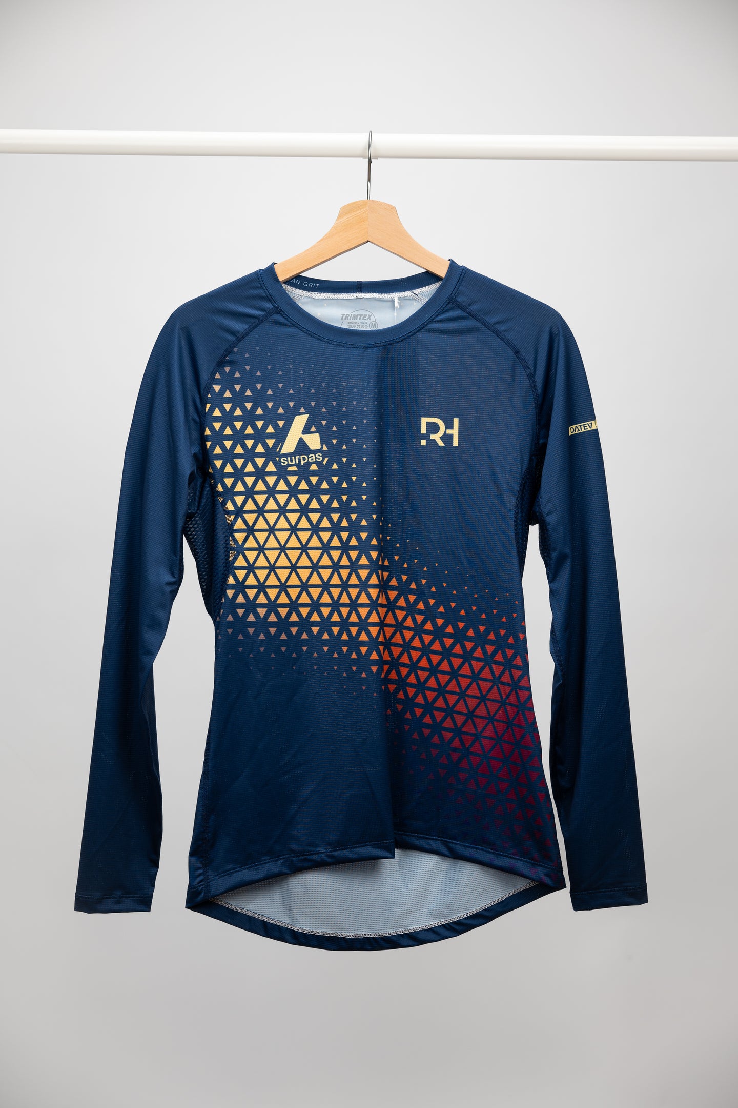 Surpas Fast Shirt Longsleeve Men – Beste Performance für Sportler und Triathleten