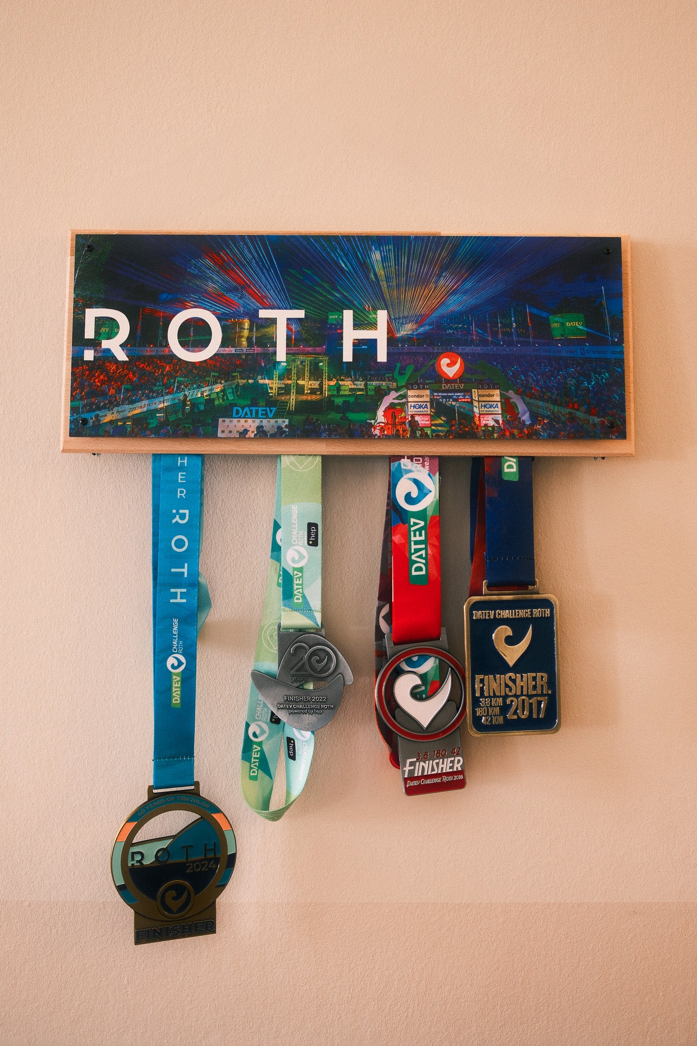 Medaillenboard "Lasershow – DATEV Challenge Roth"