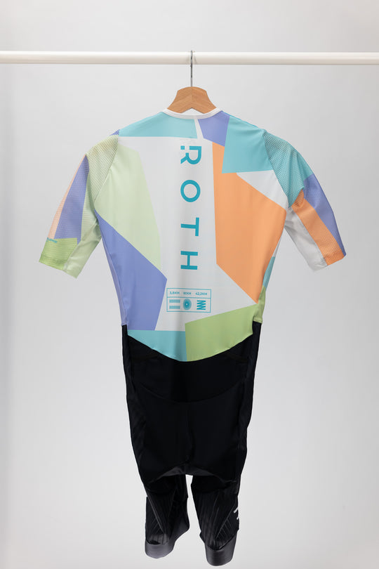 Surpas Aero 4.0 Tri Speedsuit United by Passion bunt-schwarz Roth Schriftzug