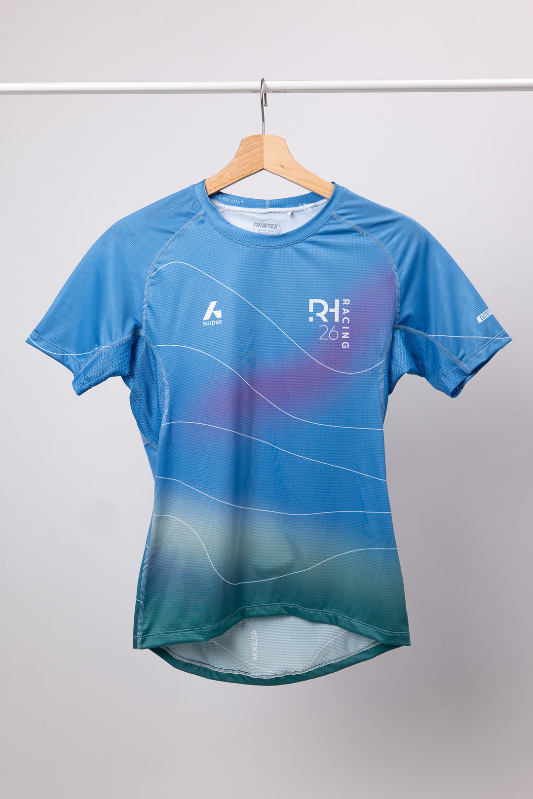 Surpas Fast Laufshirt Unisex Racing Roth 2026